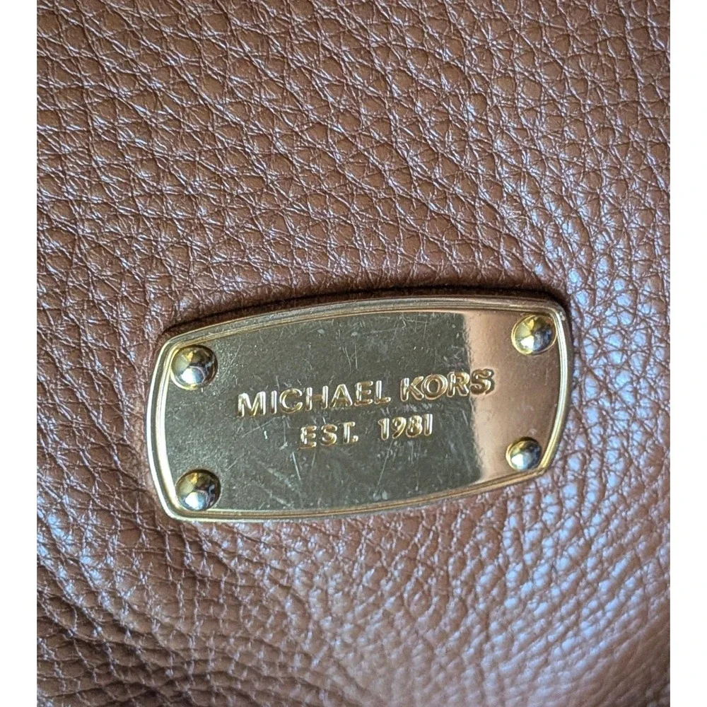 Michael Kors Bedford TZ Hobo Bag Women Brown Pebbled Leather Tassel Logo Plate